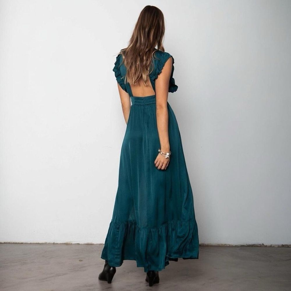 Stillwater sold by Revolve drapes perfectly size Sm. - Picture 7 of 11